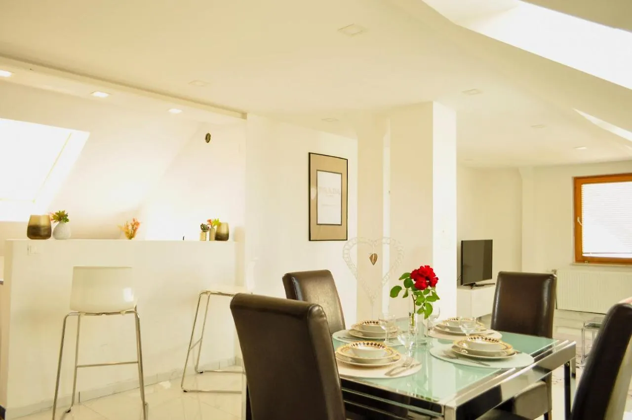 Dg Das Familien-Apartment Top 2 contacts